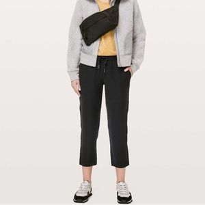 Lululemon On The Fly Crop Capri pant black size 10